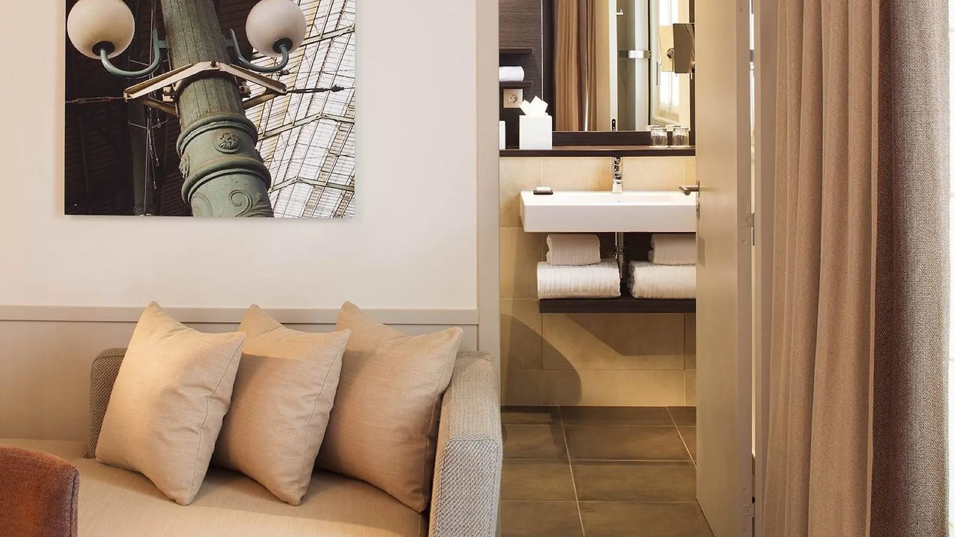 Saxe Eiffel Hotel Paris